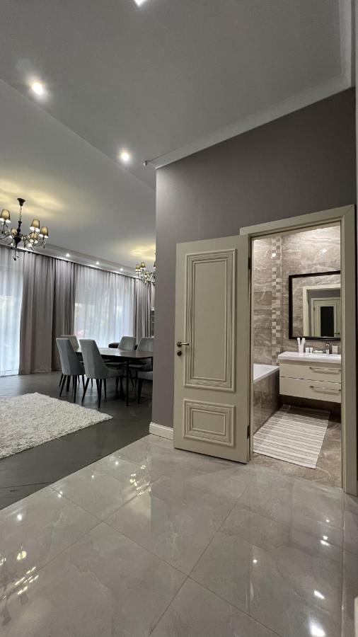 Hotel Manica Esentai City Alma-Ata Buitenkant foto
